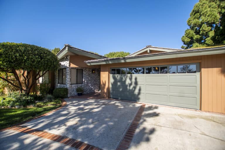 exterior entrance to mission prep teen treatment, female only house, offering residential treatment for teen girls