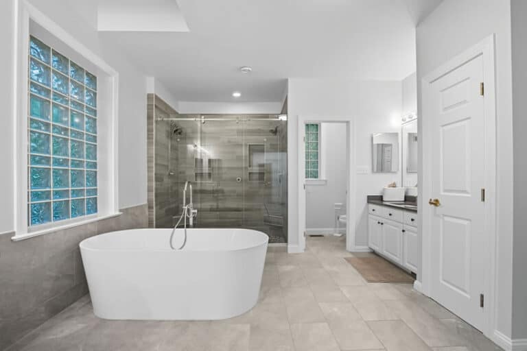 Mission-Prep-Teen-Mental-Healthcare-Oak-Bucket-House-Virginia-bathrooms (6)