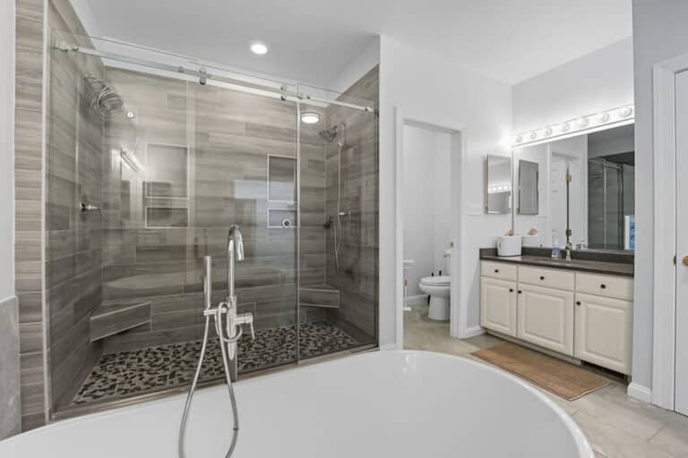 Mission-Prep-Teen-Mental-Healthcare-Oak-Bucket-House-Virginia-bathrooms (7)