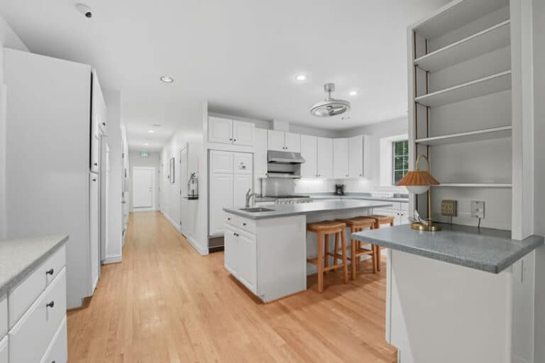 Mission-Prep-Teen-Mental-Healthcare-Oak-Bucket-House-Virginia-kitchen (1)