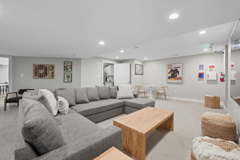 Mission-Prep-Teen-Mental-Healthcare-Oak-Bucket-House-Virginia-lounge-areas (6)