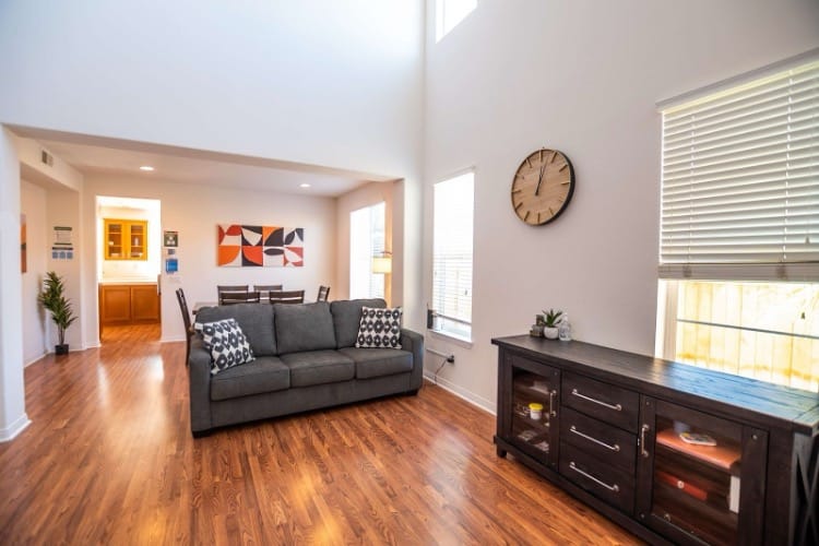 A comfortable Mission Prep therapy space.