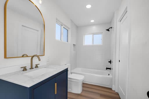 mission-prep-teen-mental-health-treatment-la-reina-bathrooms (1)