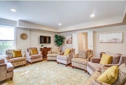 Mission Prep Healthcare licensed residential facility with a calm, home-like living area where teens receive structured mental health treatment.